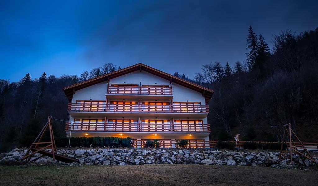 Hotel Panorama Pietrei Craiului à Zărneşti Extérieur photo