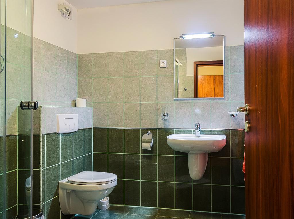 Hotel Panorama Pietrei Craiului à Zărneşti Extérieur photo