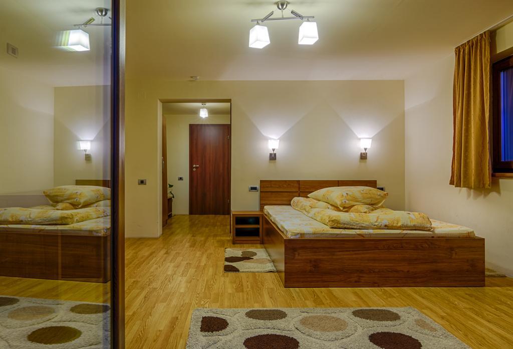 Hotel Panorama Pietrei Craiului à Zărneşti Extérieur photo