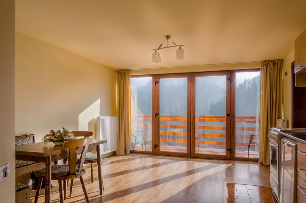 Hotel Panorama Pietrei Craiului à Zărneşti Extérieur photo